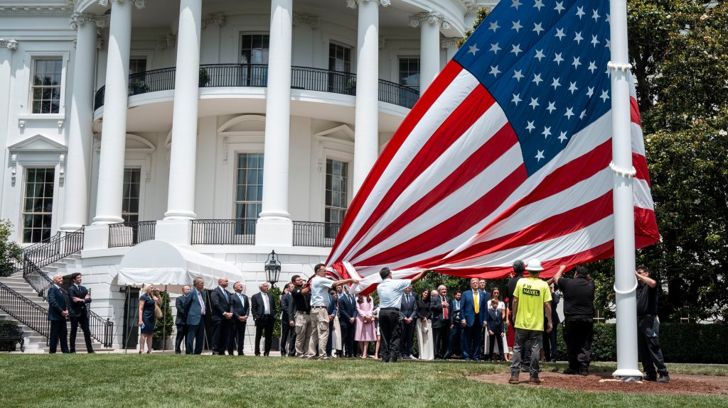 18dc-trump-immigrants-ljmz-videoSixteenByNine3000